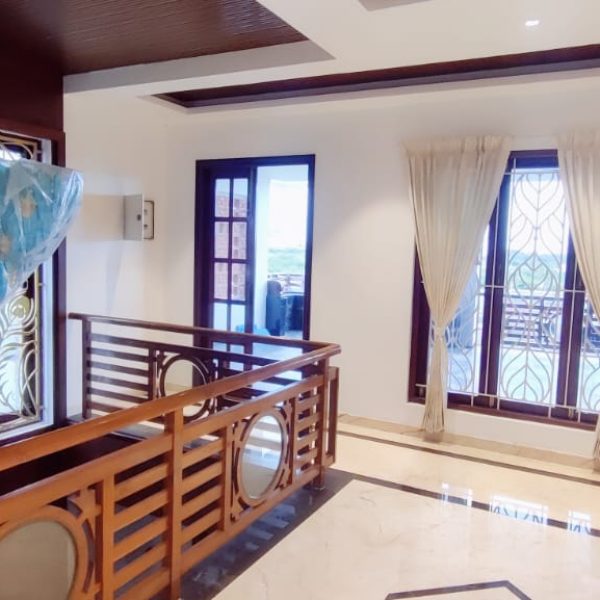 Main Curtains with sheer Curtains and double Rods